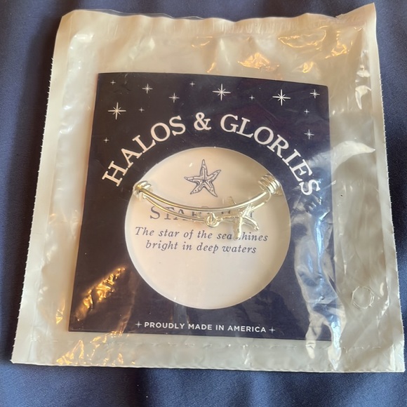 Silver Starfish charm bangle - Picture 3 of 3